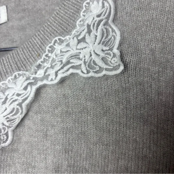 Vigoss Heather Gray Cardigan with Delicate Lace‎ Trim - Picture 4 of 8